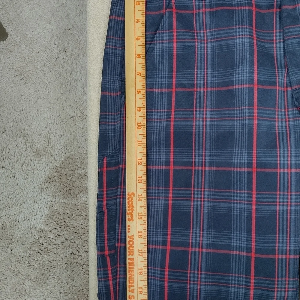 Fila Sports Men's Golf Shorts Size 32 Course Wear Black And Red Striped